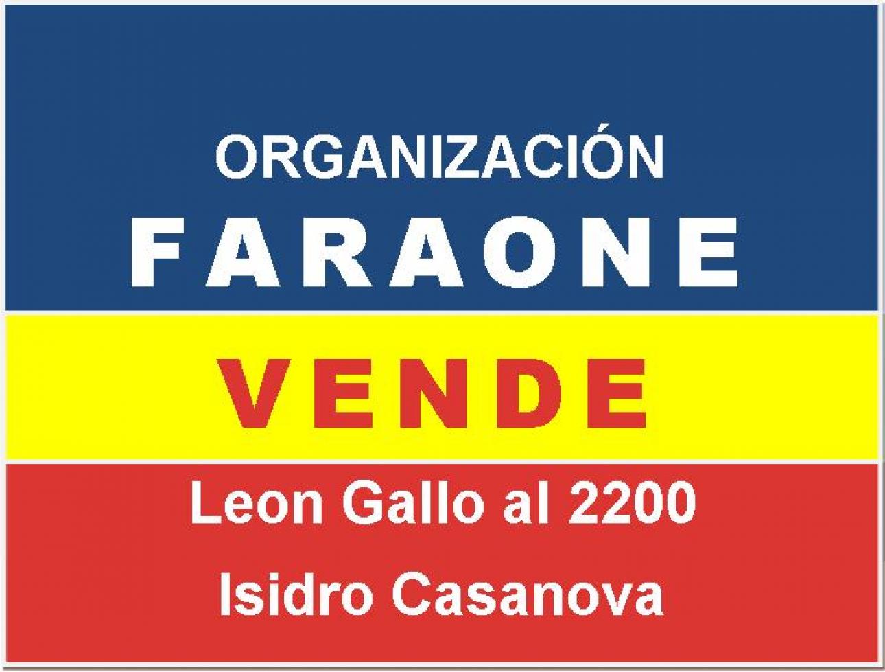 CASA EN VENTA.- CALLE LEON GALLO AL 2.200
