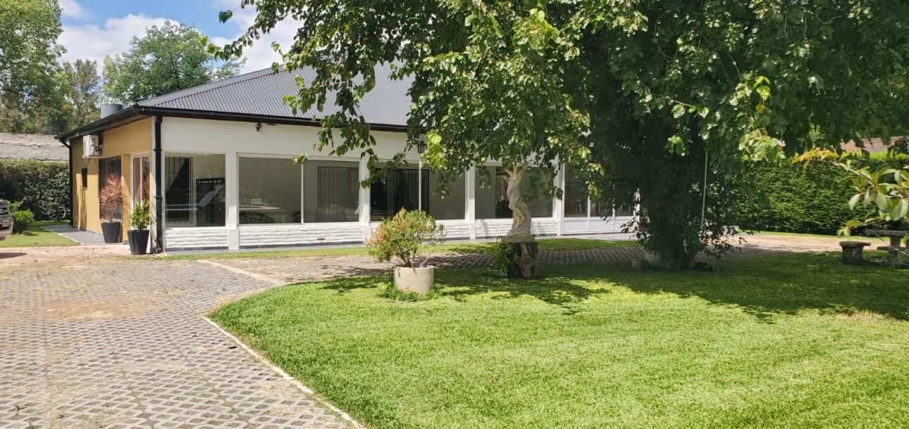 Impecable quinta estilo Finca sobre Uruguay 690, Guernica