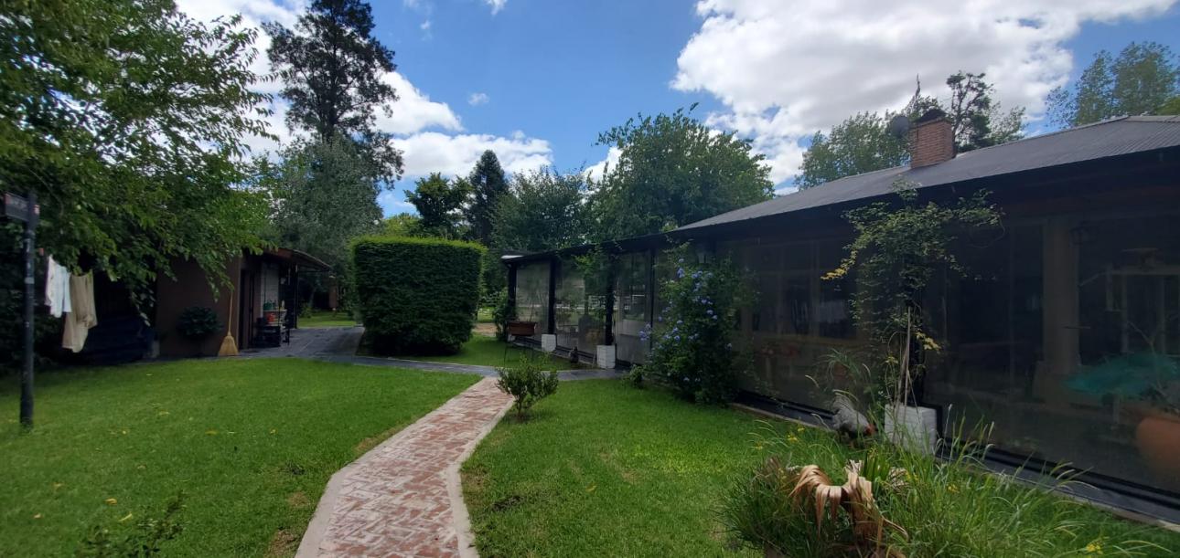 Impecable quinta estilo Finca sobre Uruguay 690, Guernica
