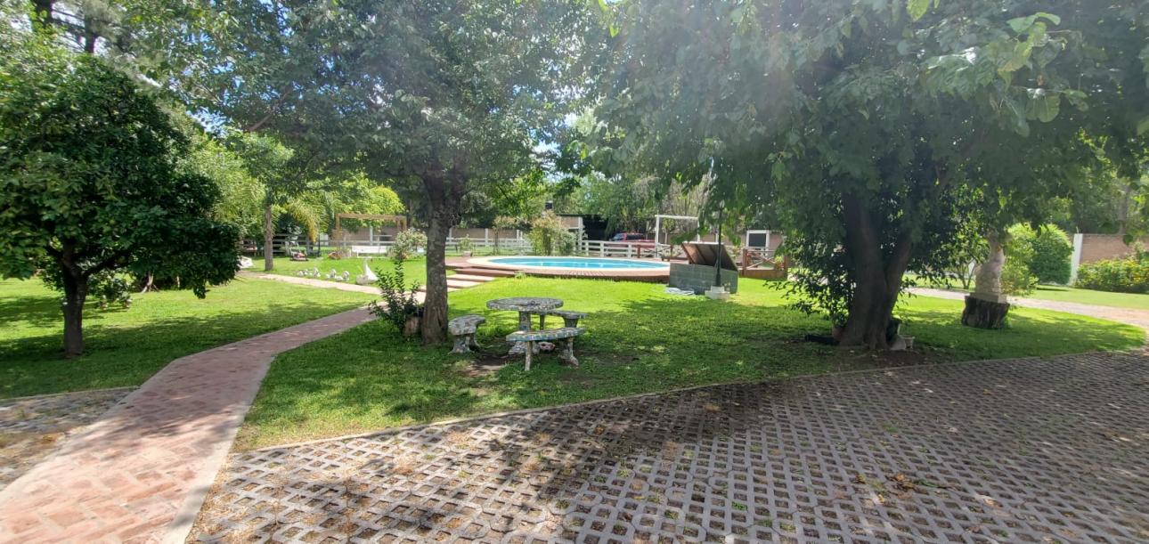Impecable quinta estilo Finca sobre Uruguay 690, Guernica