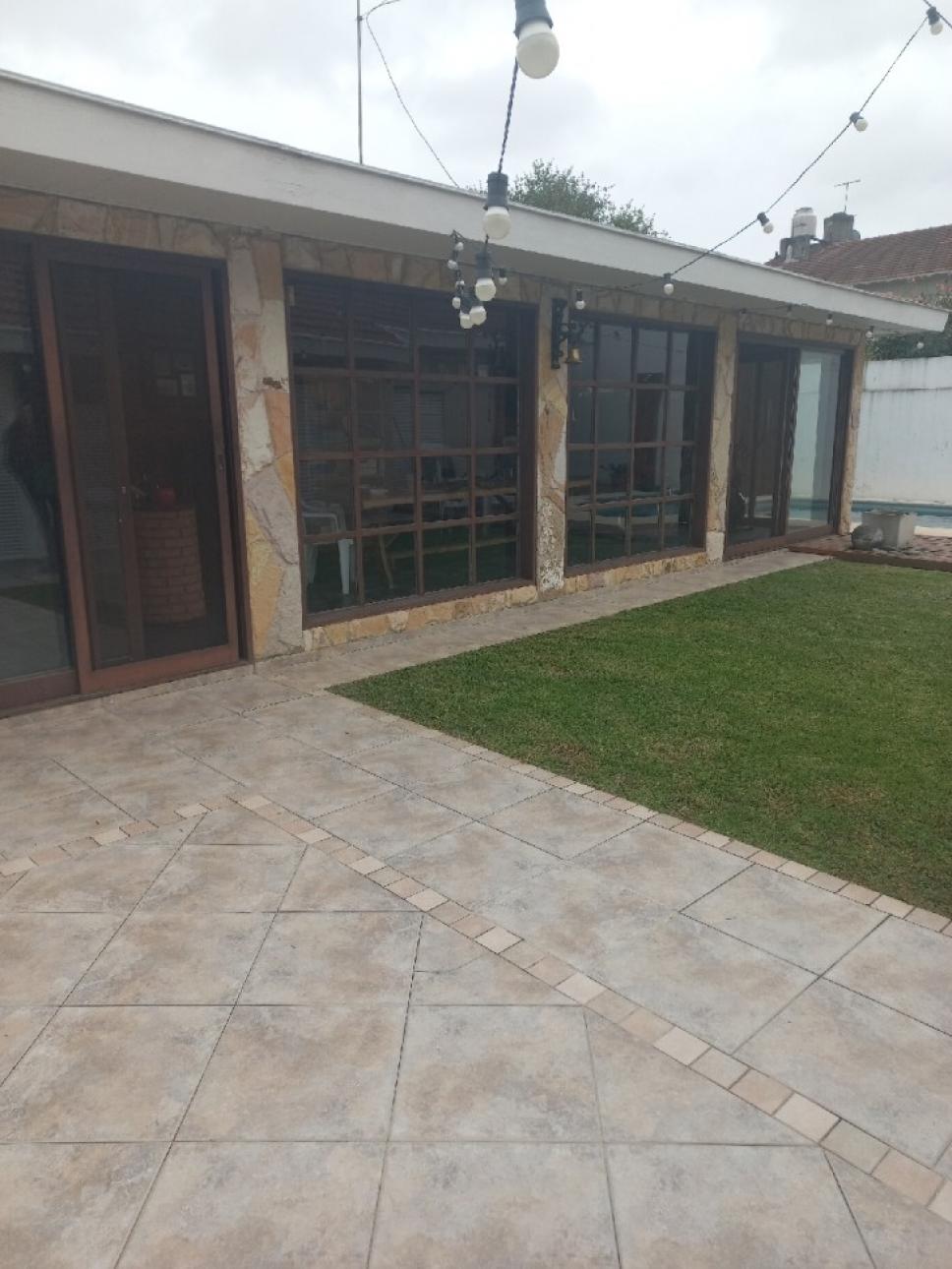PROPIEDAD DE CATEGORIA EN VILLA SARMIENTO