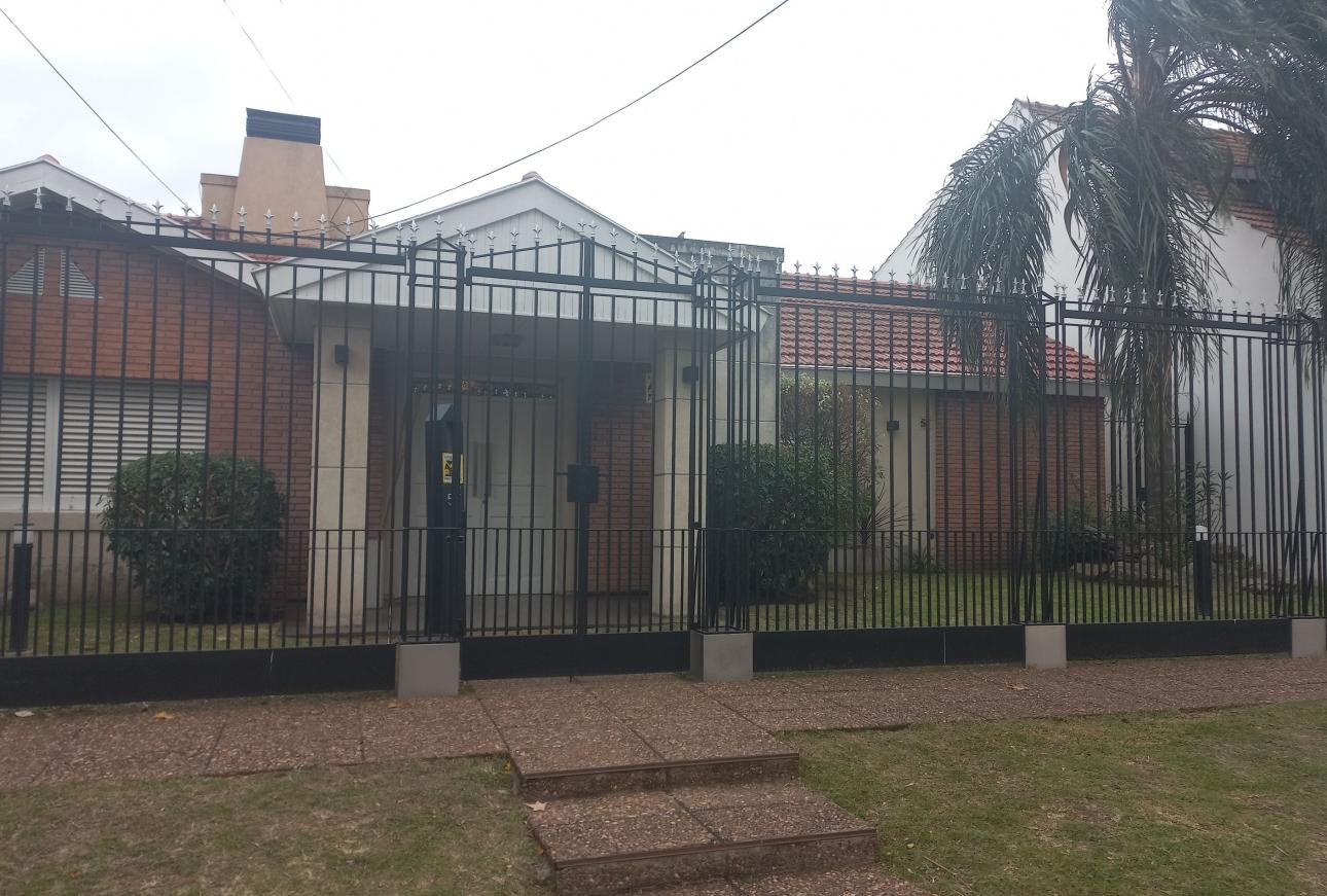 PROPIEDAD DE CATEGORIA EN VILLA SARMIENTO