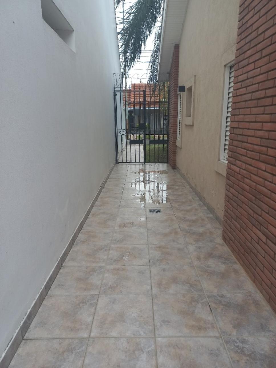 PROPIEDAD DE CATEGORIA EN VILLA SARMIENTO