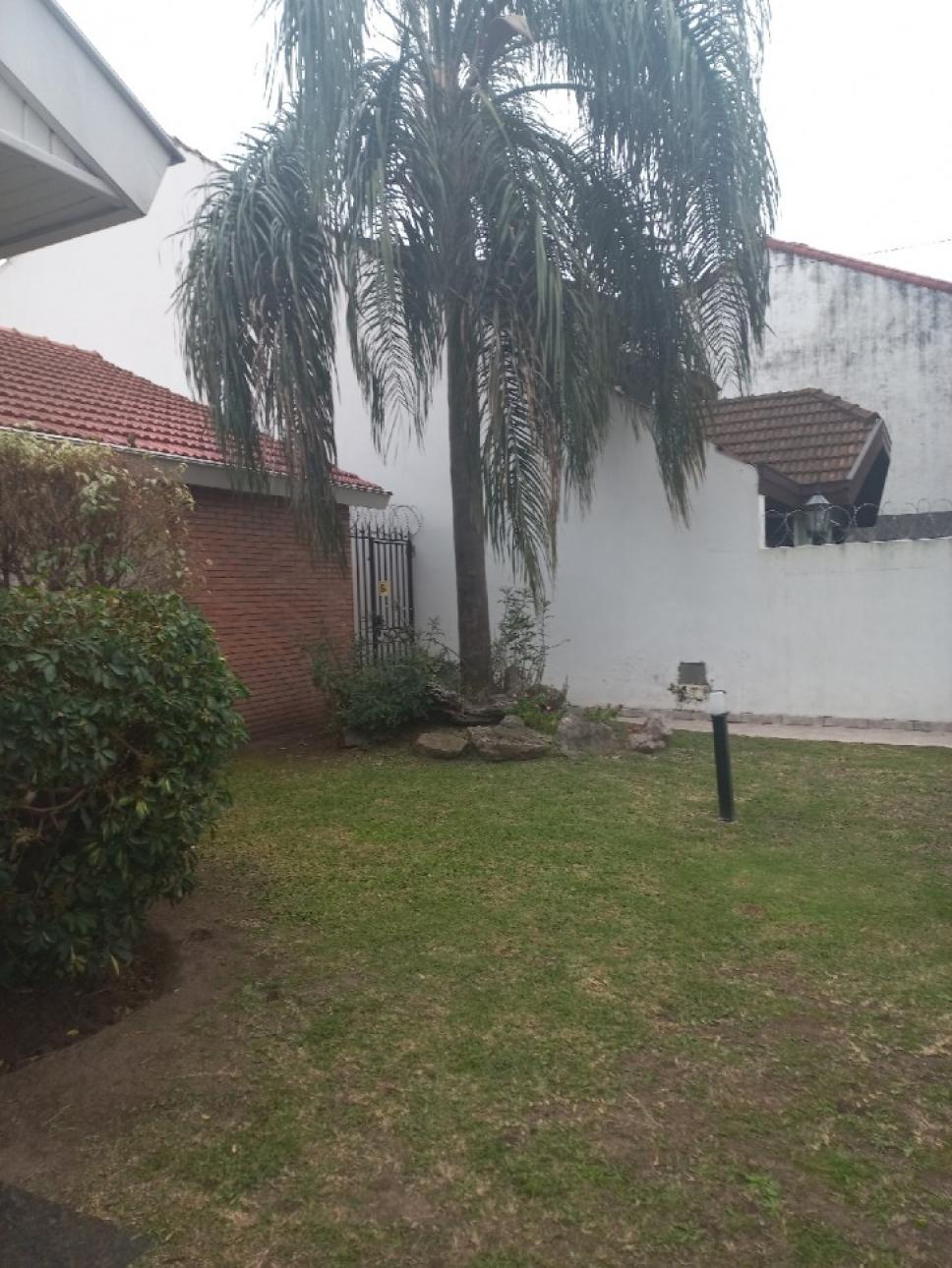 PROPIEDAD DE CATEGORIA EN VILLA SARMIENTO