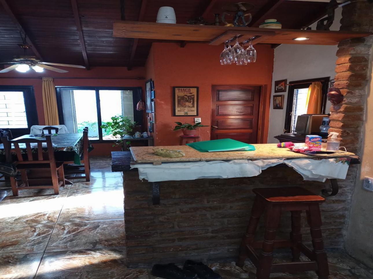Casa de cuatro ambientes en venta en el palomar