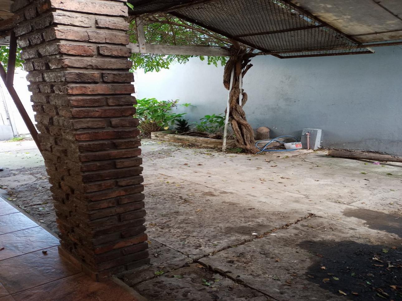 Casa de cuatro ambientes en venta en el palomar