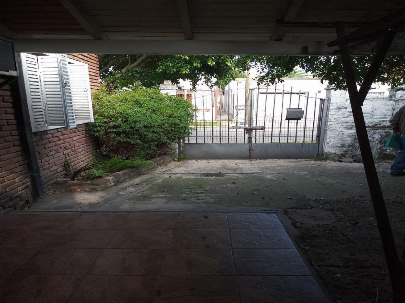 Casa de cuatro ambientes en venta en el palomar