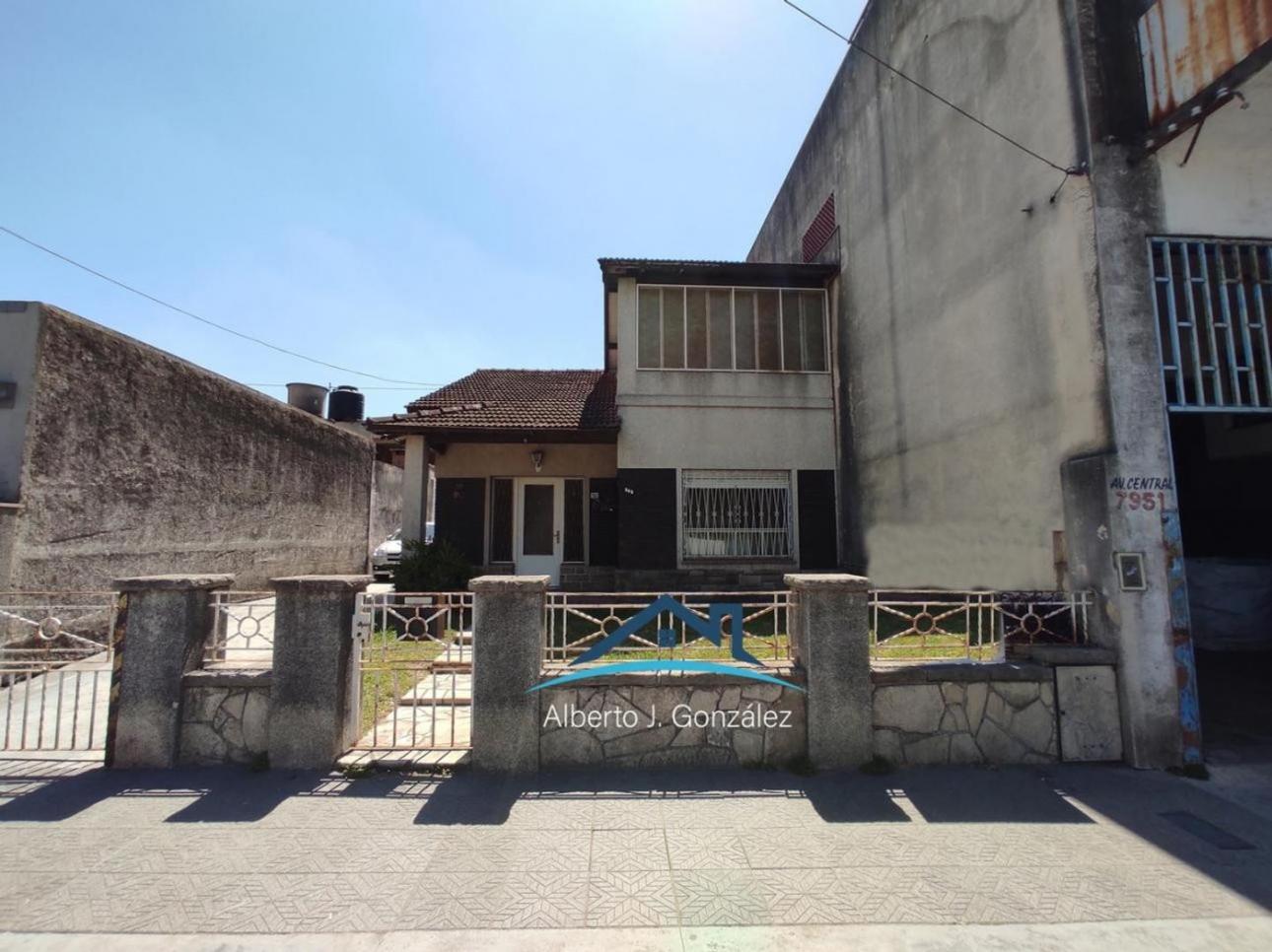 Casa y Galpón en J. L. Suarez