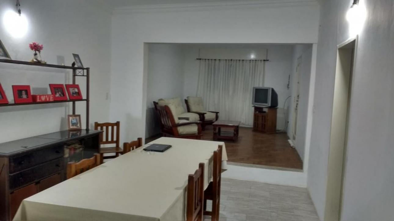 Casa en San Martin con Fondo y Cochera