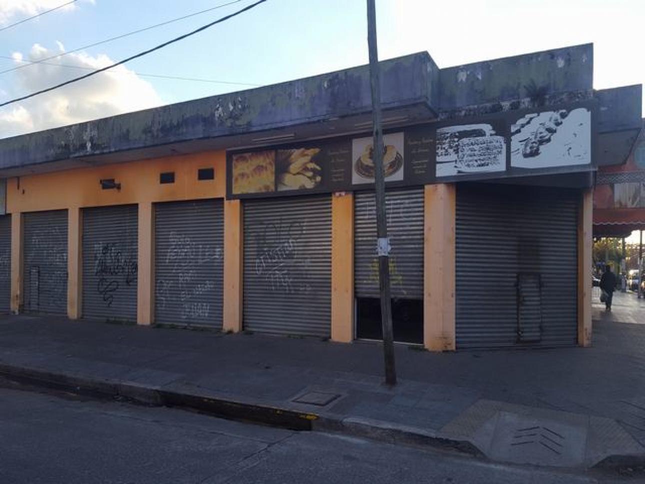 LOCAL 45M2 AVENIDA PERON PABLO PODESTA