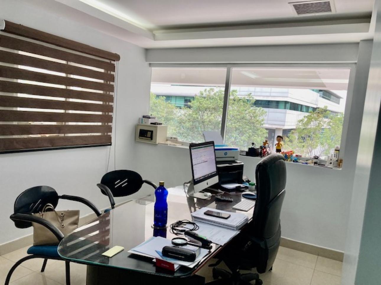 VENDO BONITA OFICINA EN PARQUE EMPRESARIAL COLON