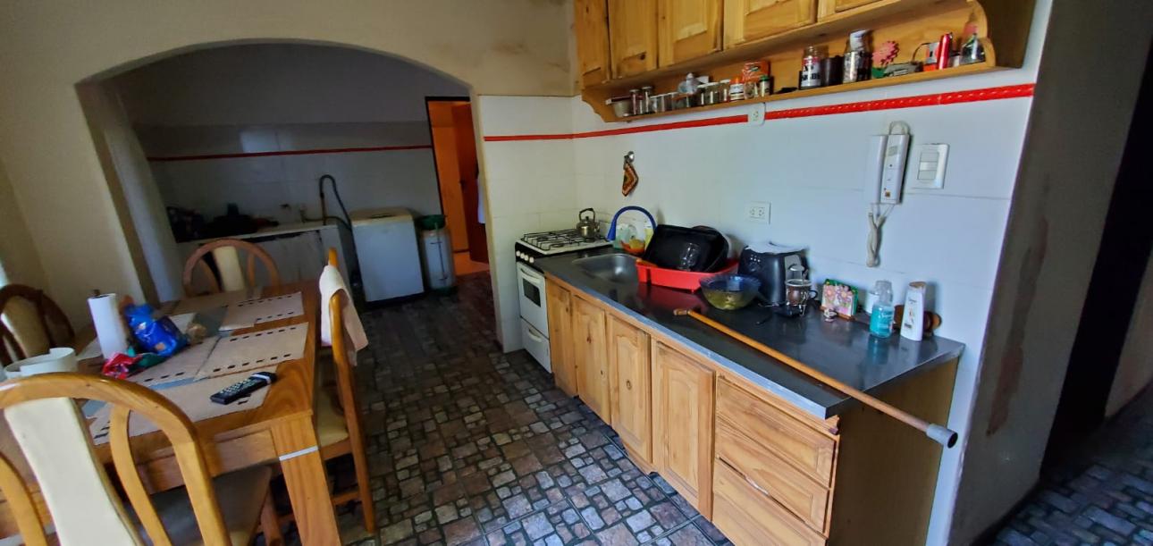 Casa con pileta sobre Andrade, Glew