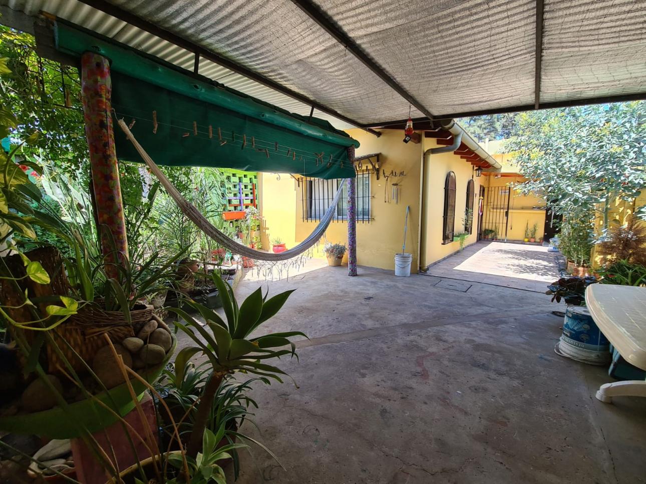 Casa y local en excelente ubicacion en Lamberti y Almonacid