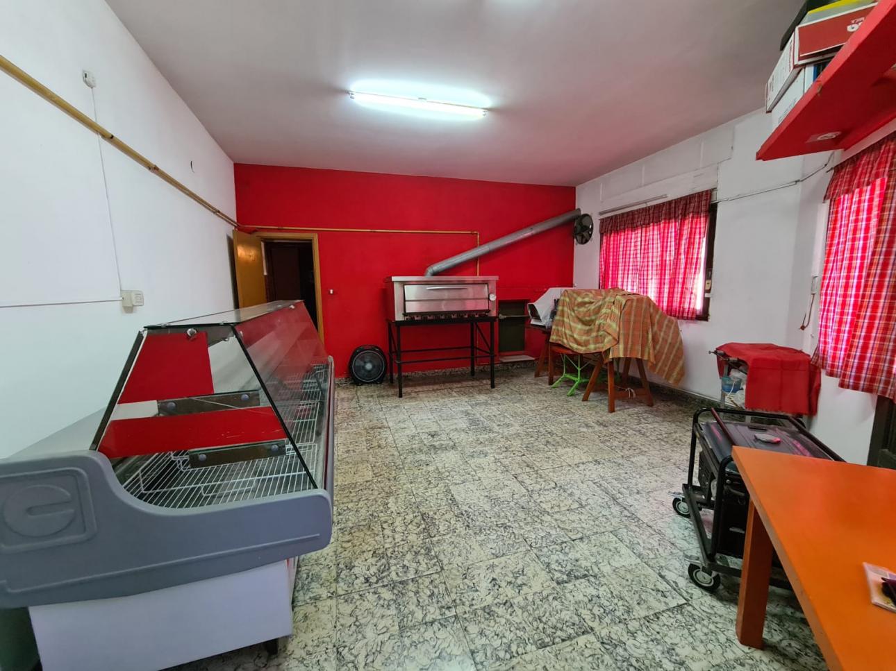 Casa y local en excelente ubicacion en Lamberti y Almonacid