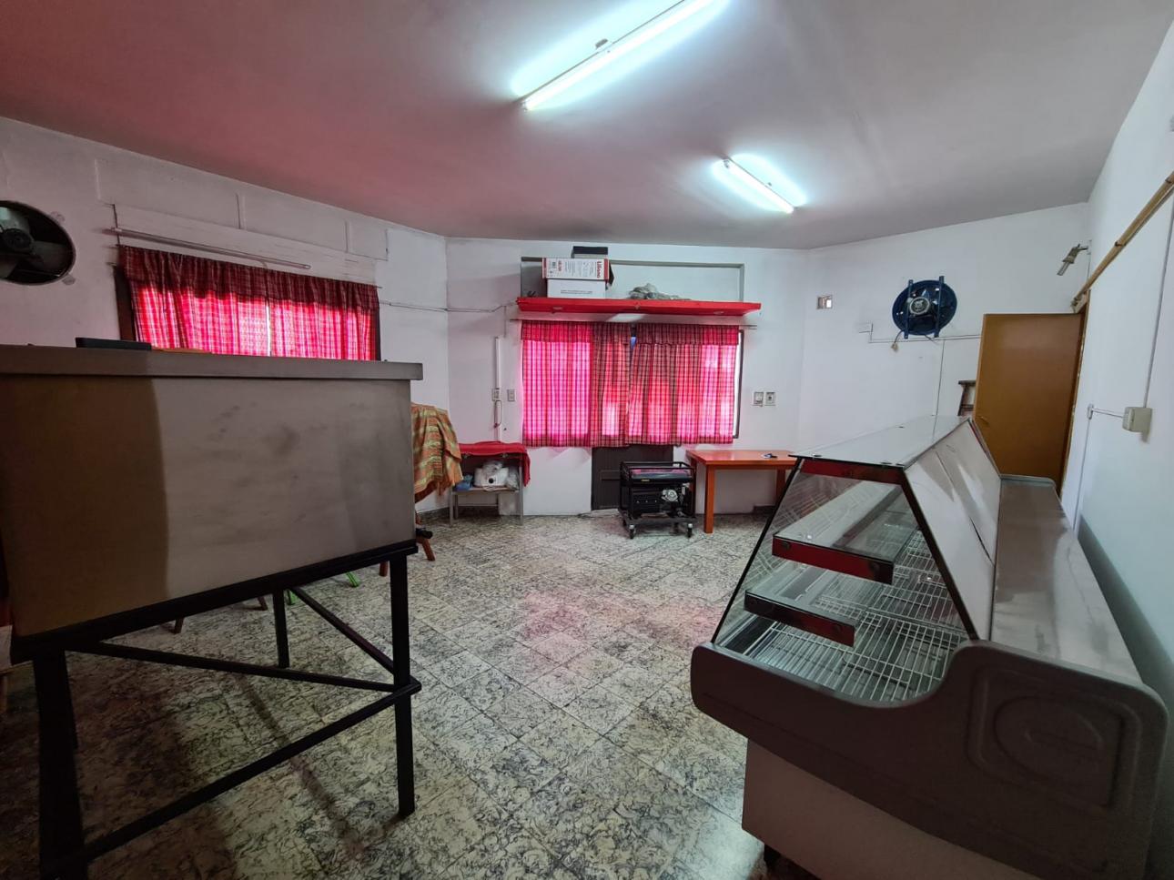 Casa y local en excelente ubicacion en Lamberti y Almonacid