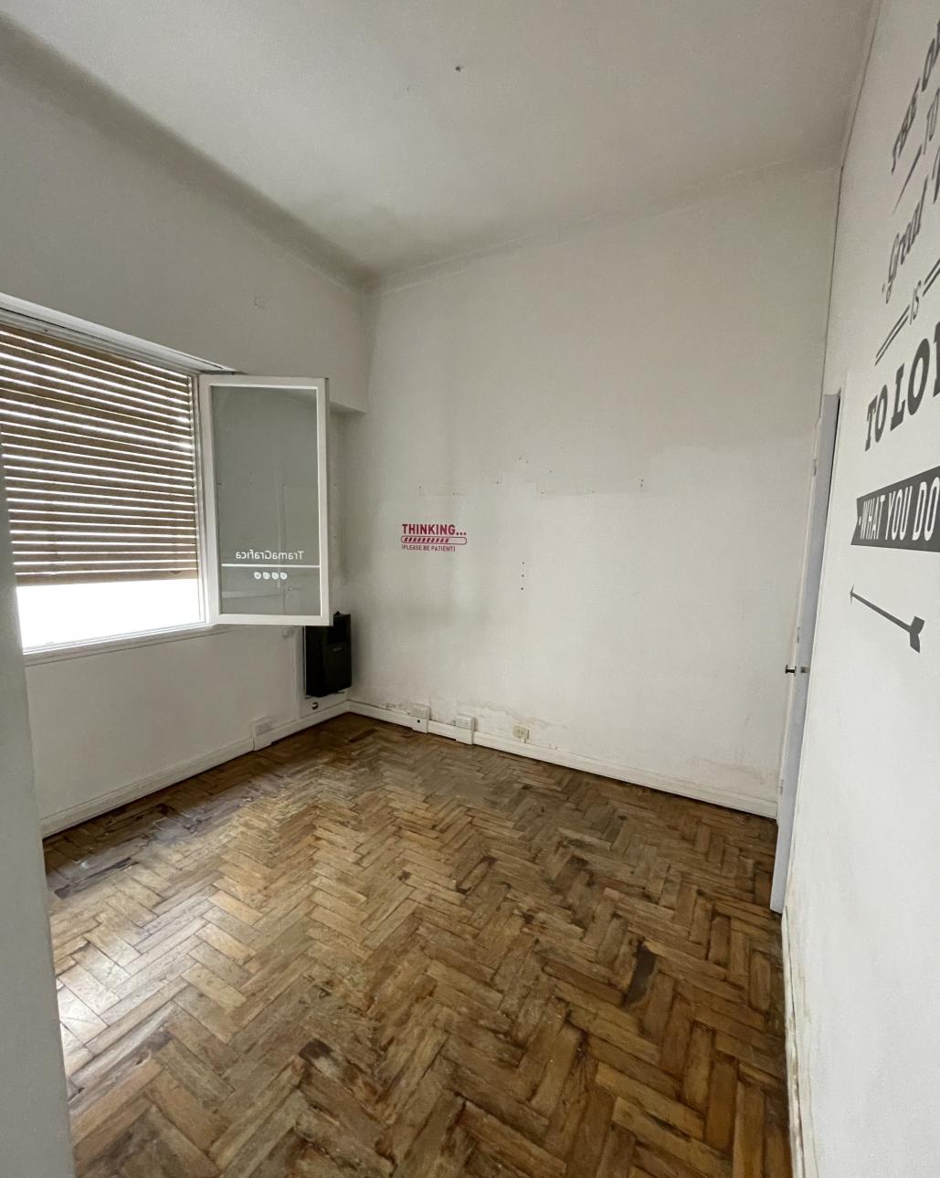 Oficina en PH 3 Ambientes en Planta Baja al Frente con Patio
