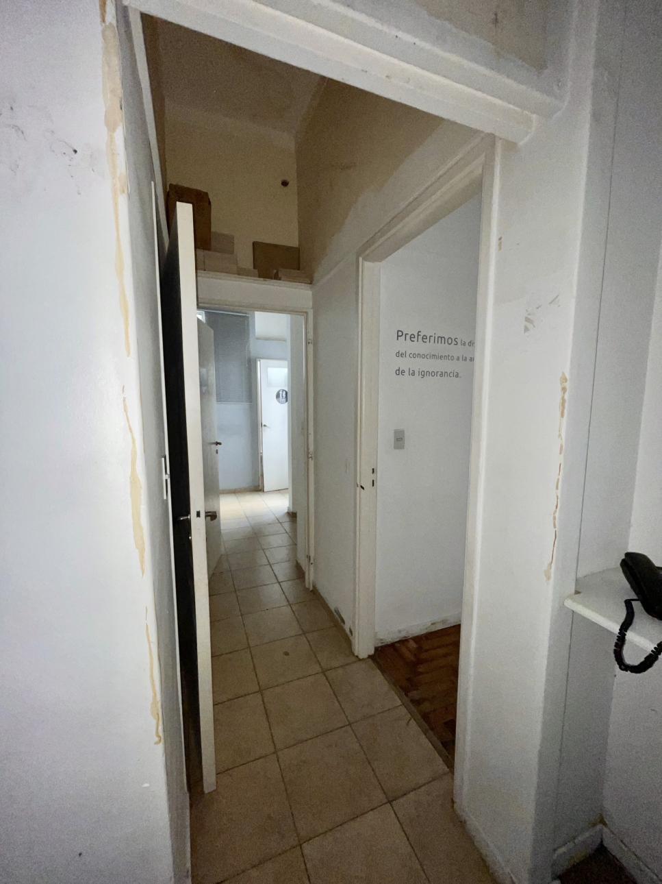 Oficina en PH 3 Ambientes en Planta Baja al Frente con Patio