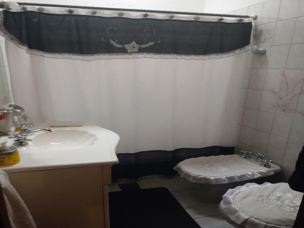 Casa de cuatro ambientes en venta en el Palomar