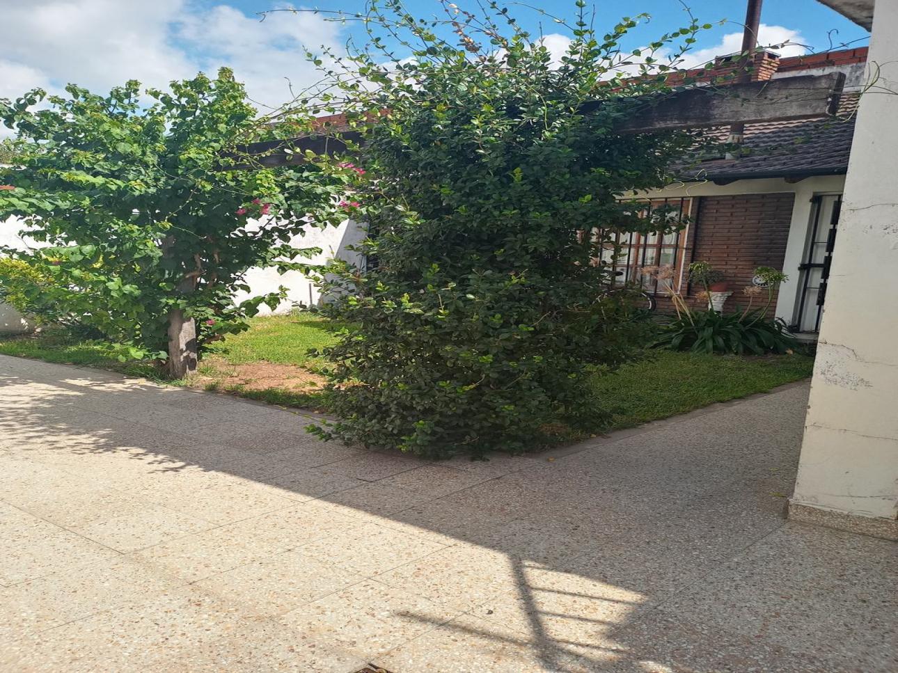Casa de cuatro ambientes en venta en el Palomar
