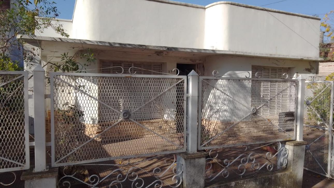 VENTA - CASA A REFACCIONAR EN LA CIUDAD DE CASTELLI