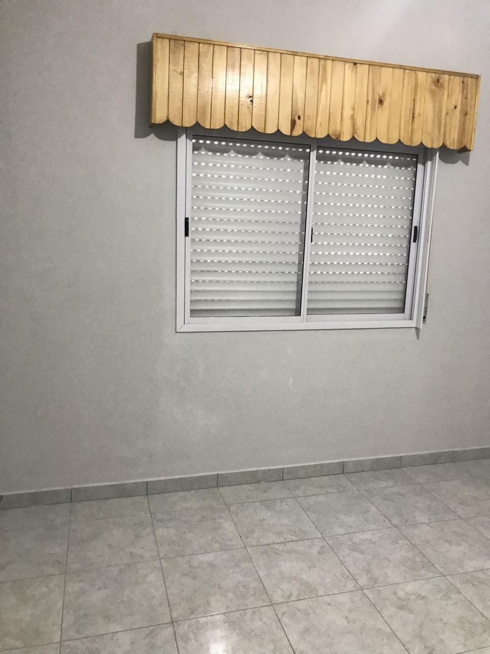 CASA TIPO DEPTO AL FRENTE.- CALLE ALBARELLOS AL 3000 I.C