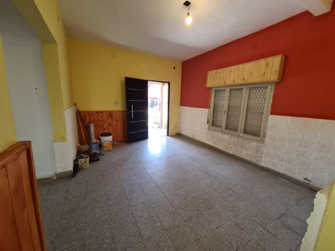 Casa y Depto sobre Sinclair, a metros de Av. Yrigoyen, Glew