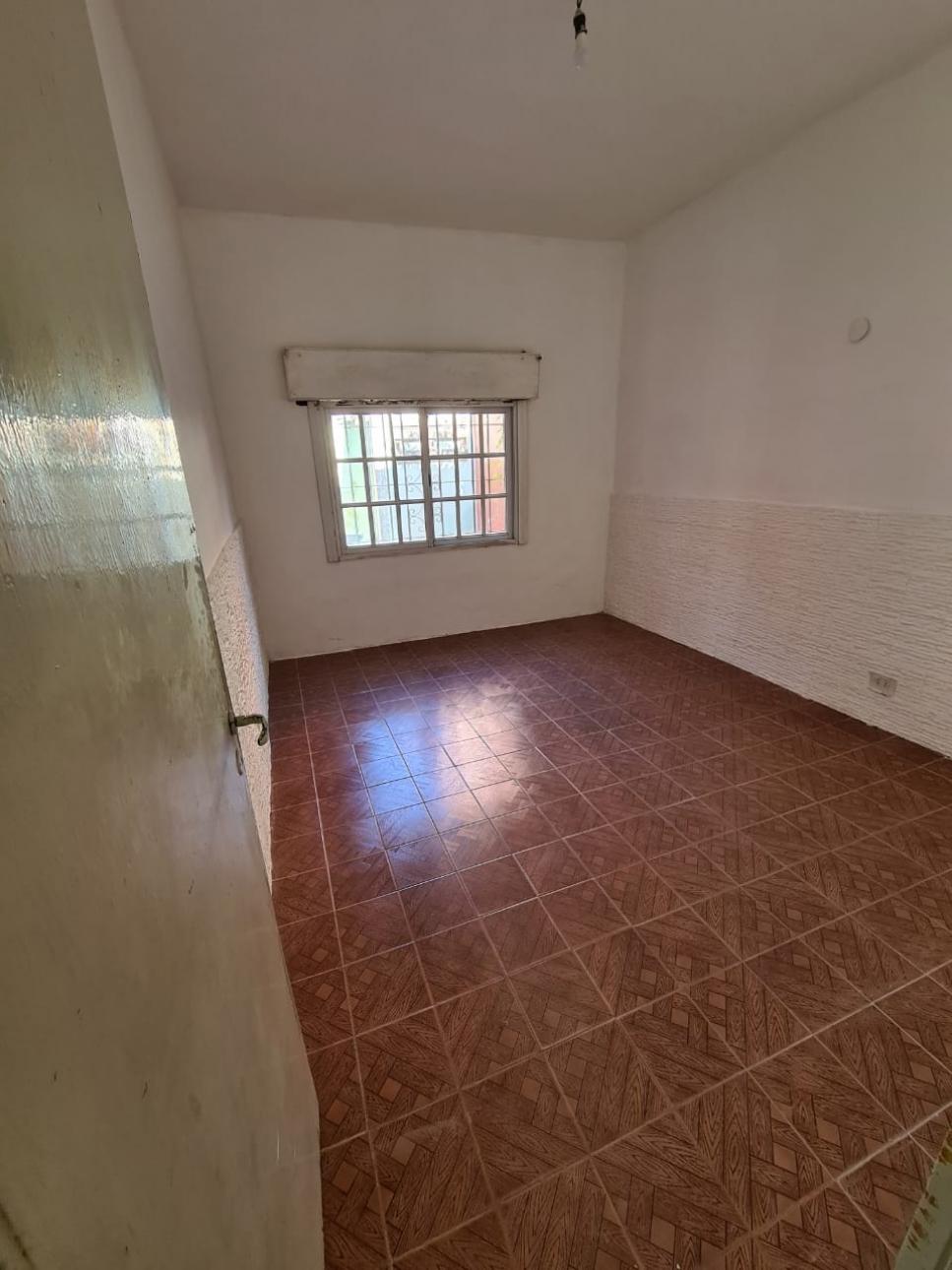Casa y Depto sobre Sinclair, a metros de Av. Yrigoyen, Glew