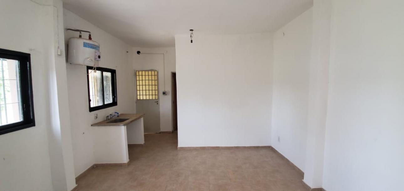Casa y Depto sobre Sinclair, a metros de Av. Yrigoyen, Glew