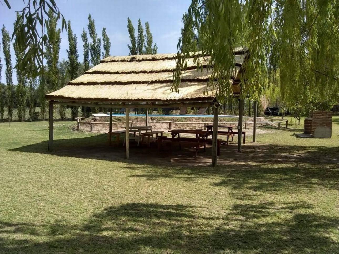 HERMOSO COMPLEJO DE 22.000 METROS CON CINCO CABAÑAS
