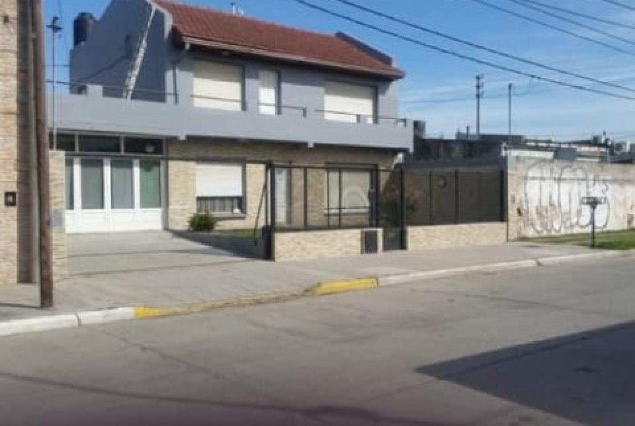 imponente propiedad en Necochea ideal 2 o 3 familias