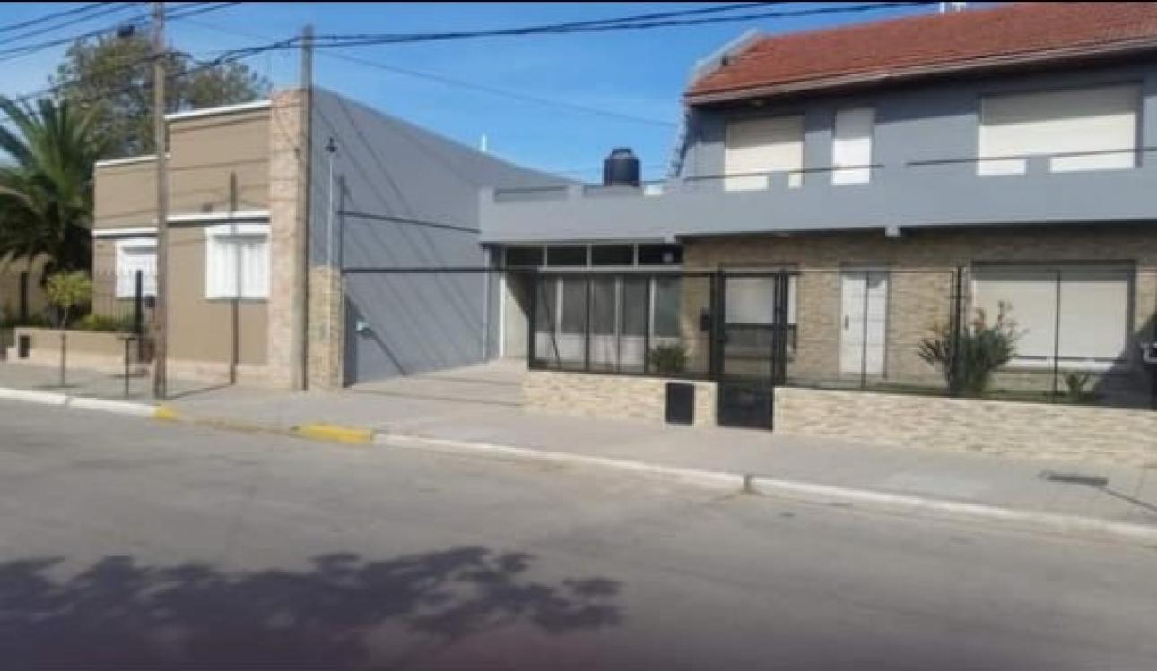 imponente propiedad en Necochea ideal 2 o 3 familias
