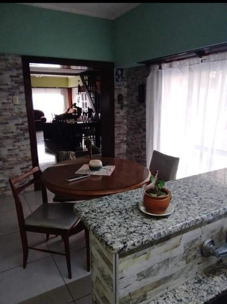 imponente propiedad en Necochea ideal 2 o 3 familias