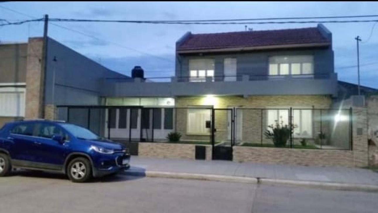 imponente propiedad en Necochea ideal 2 o 3 familias