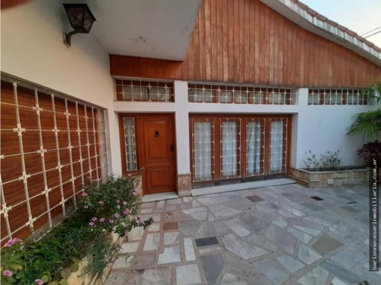 Casa Barrio Junios