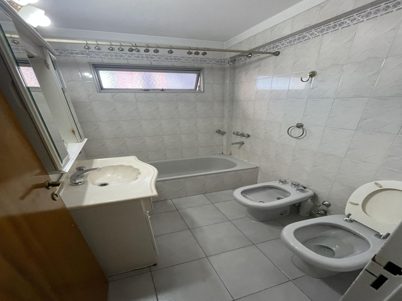 VENTA EXCELENTE AMPLIO DEPTO 3 AMBIENTES