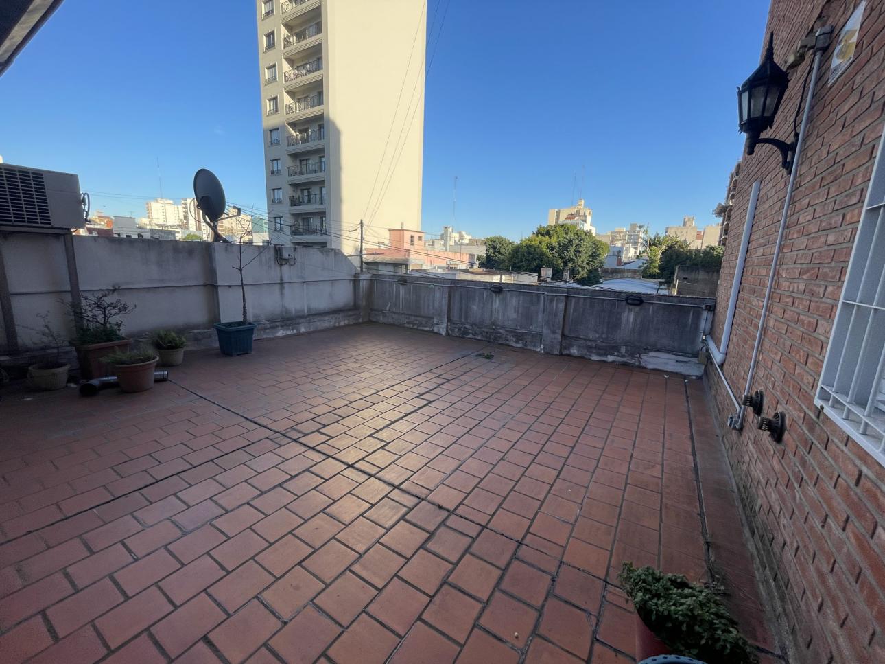 VENTA EXCELENTE AMPLIO DEPTO 3 AMBIENTES