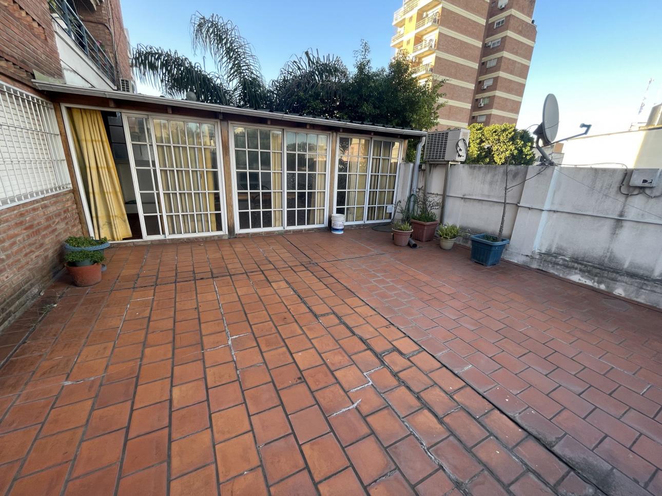 VENTA EXCELENTE AMPLIO DEPTO 3 AMBIENTES