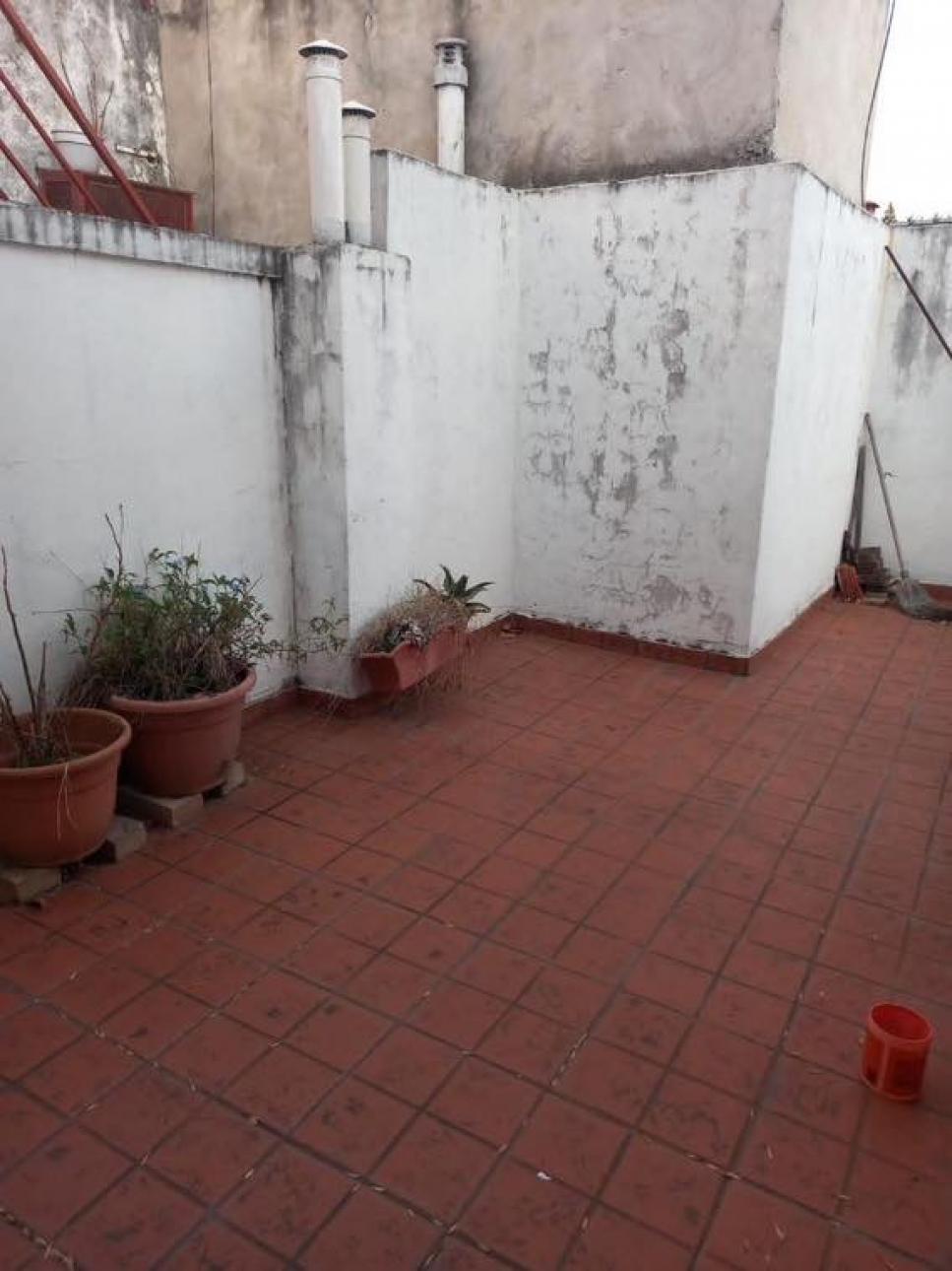 Ph Tipo Casa Al Frente En Dos Plantas Con Patio Y Terraza