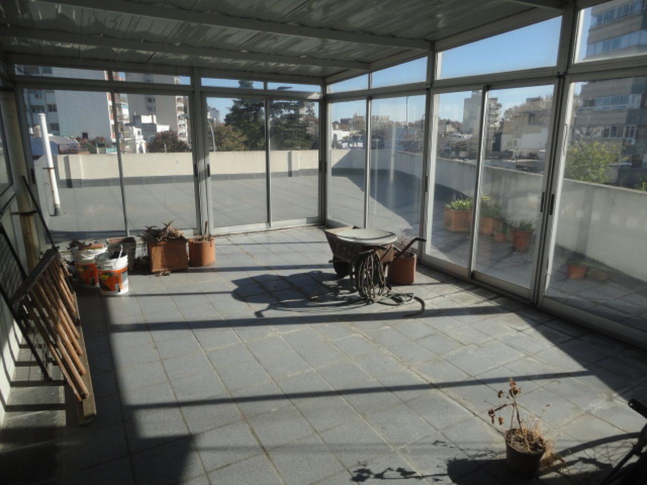 LOCAL MAS VIVIENDA DE 3 AMBIENTES GIGANTES CON TERRAZA