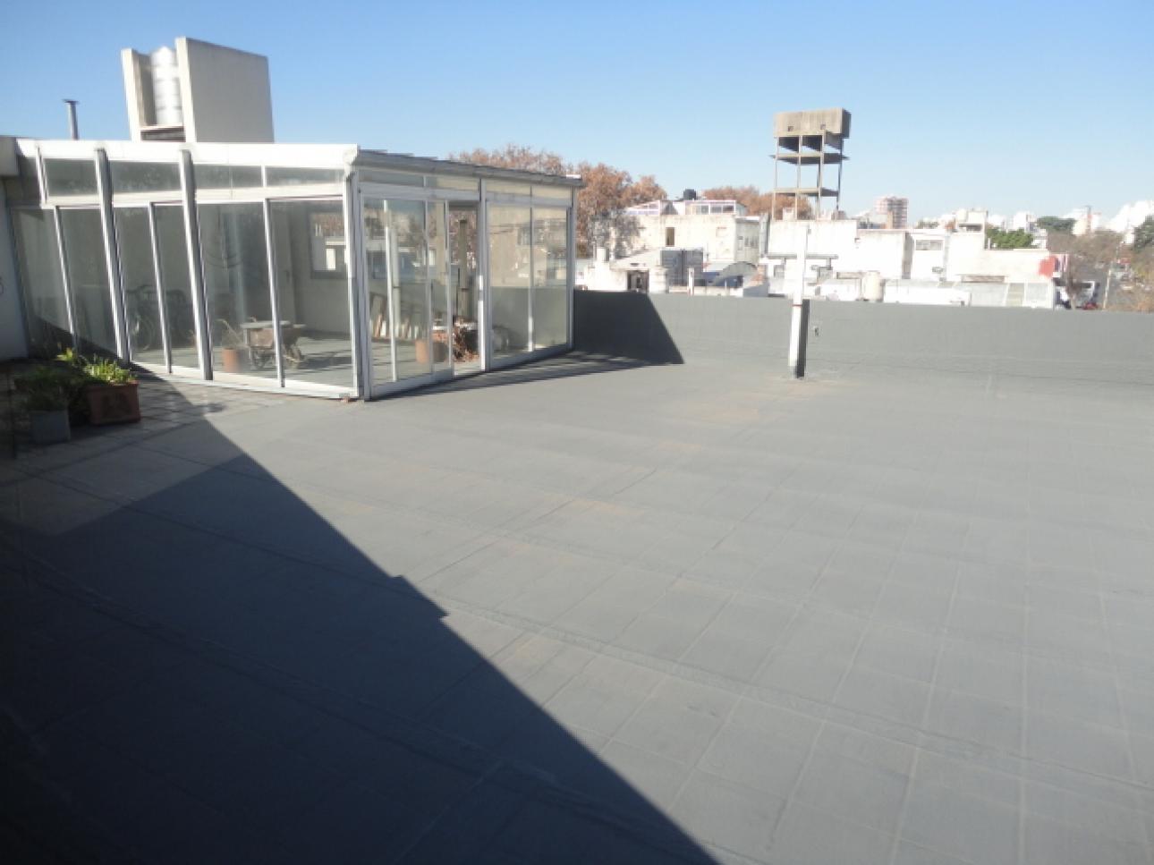 LOCAL MAS VIVIENDA DE 3 AMBIENTES GIGANTES CON TERRAZA