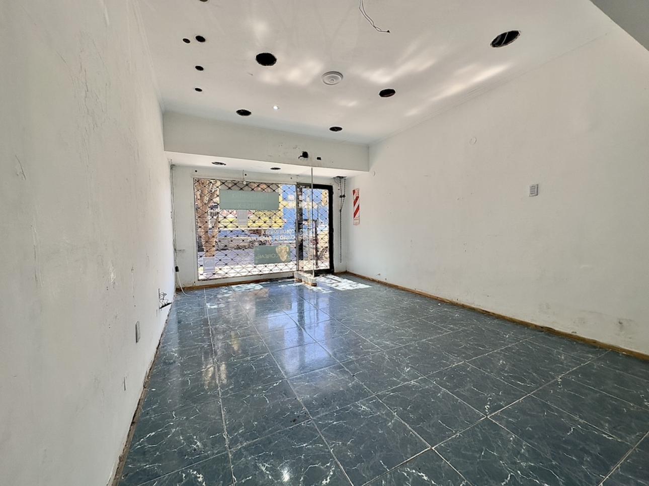 Local comercial de 25 metros