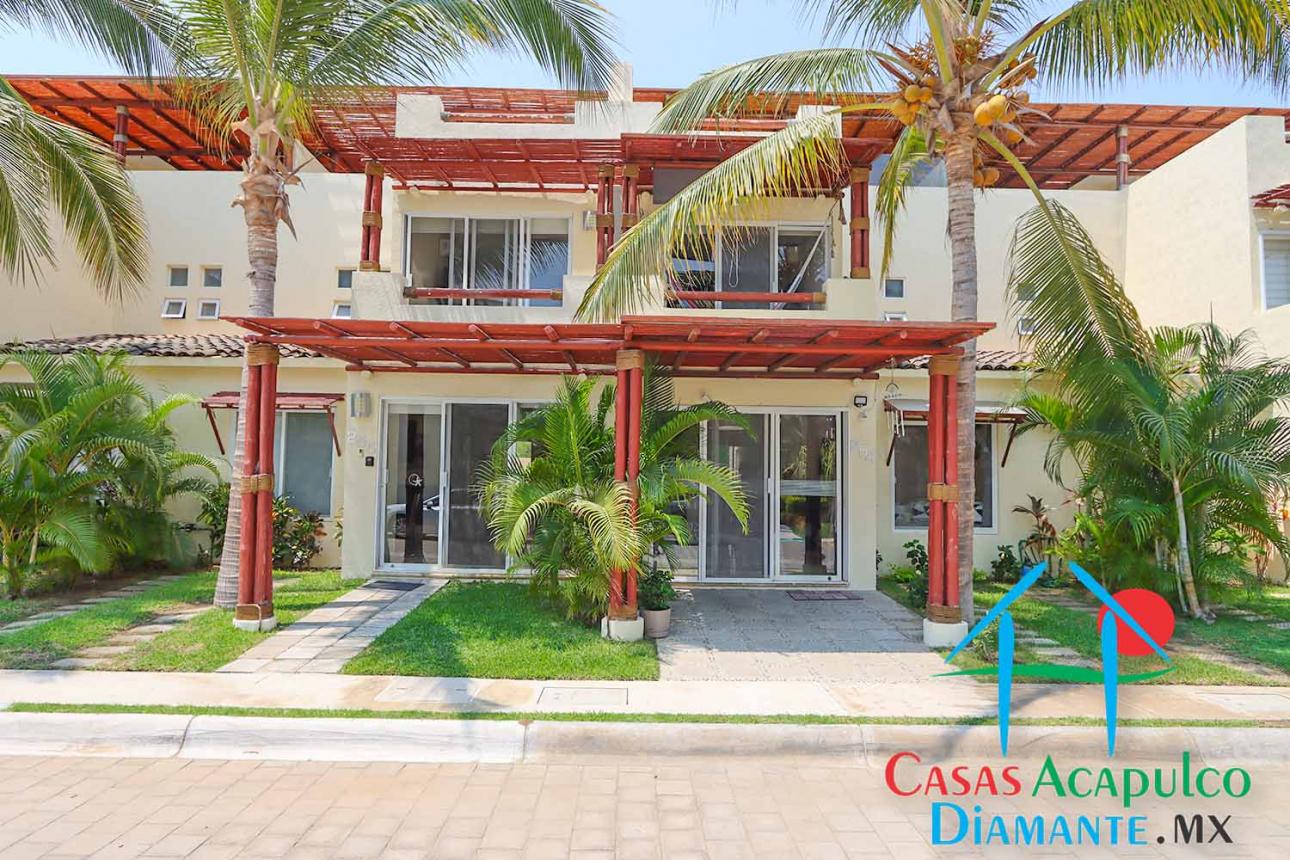 Casa con roof garden y jacuzzi