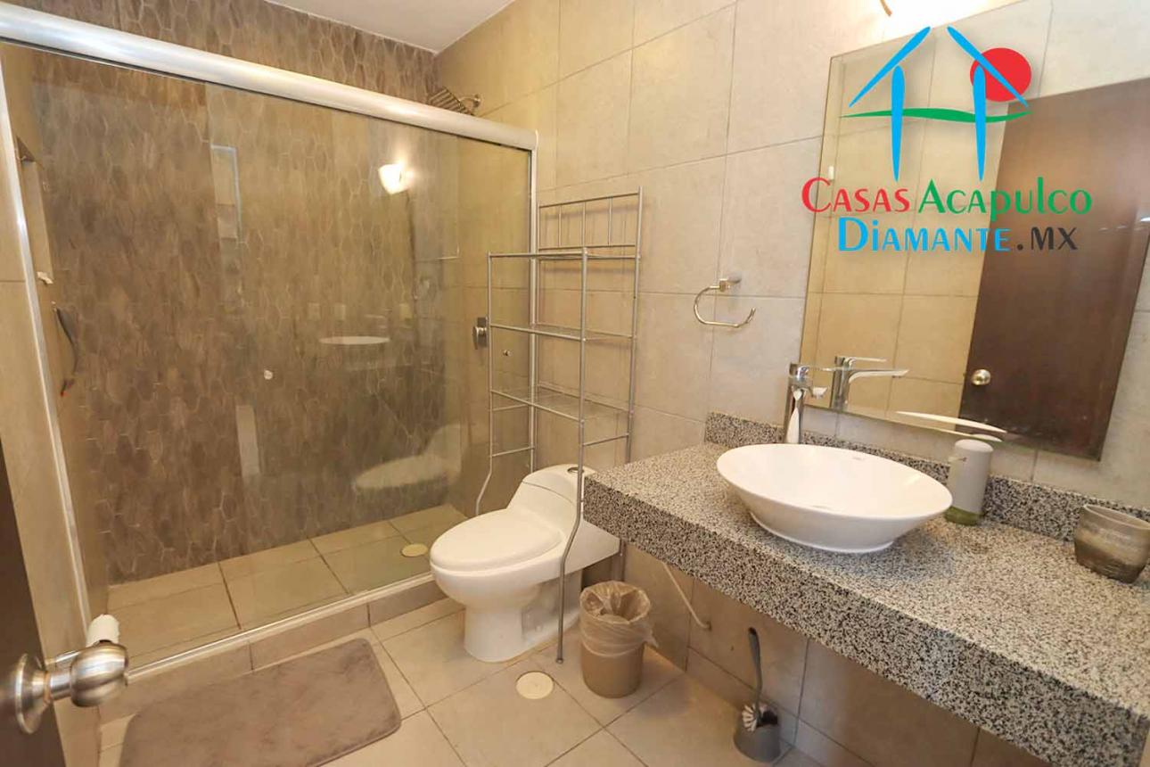 Casa con roof garden y jacuzzi