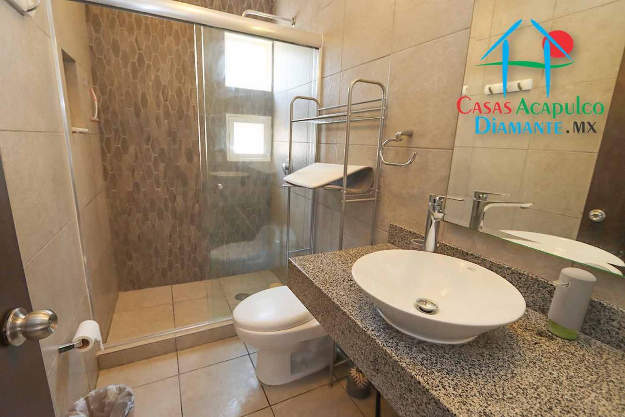 Casa con roof garden y jacuzzi