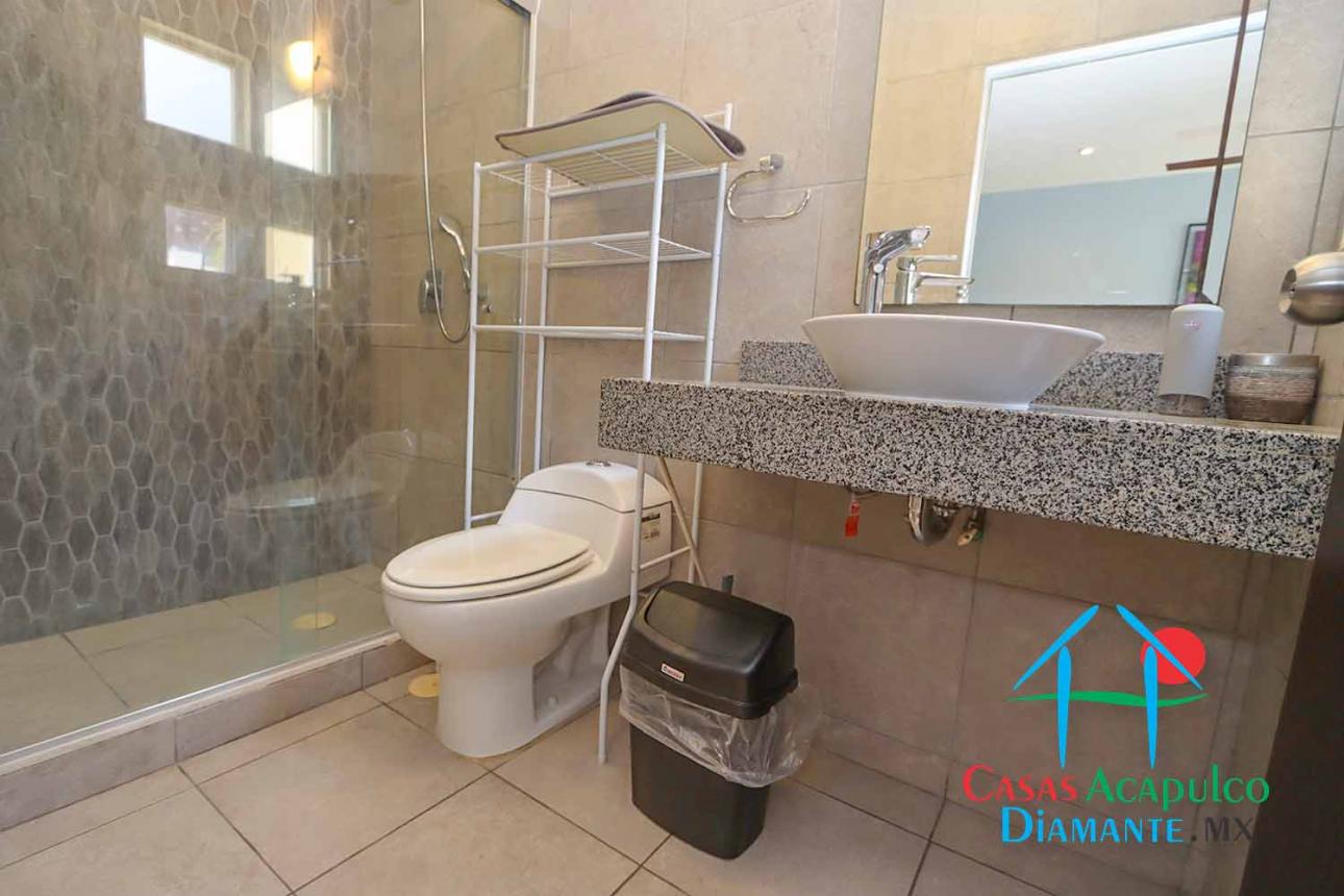 Casa con roof garden y jacuzzi