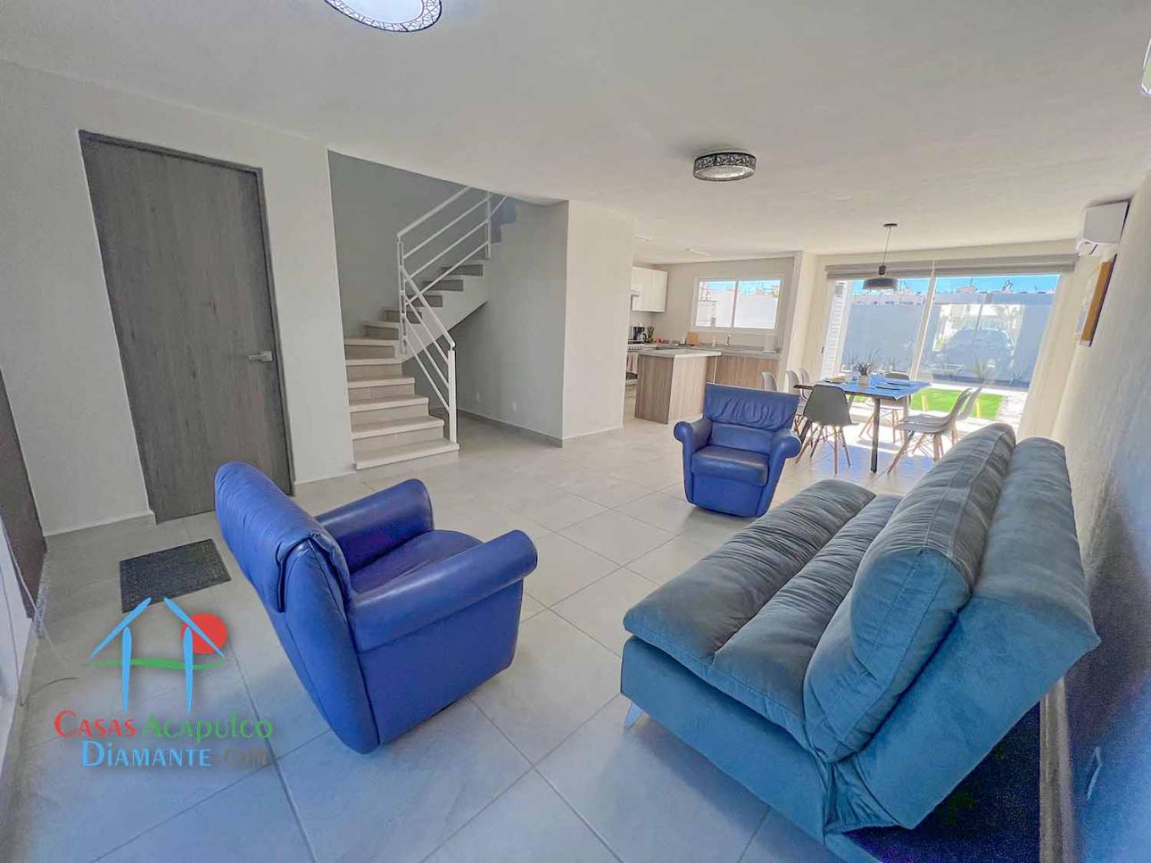 Casa en renta. Incluye mantenimiento. Jardín privado