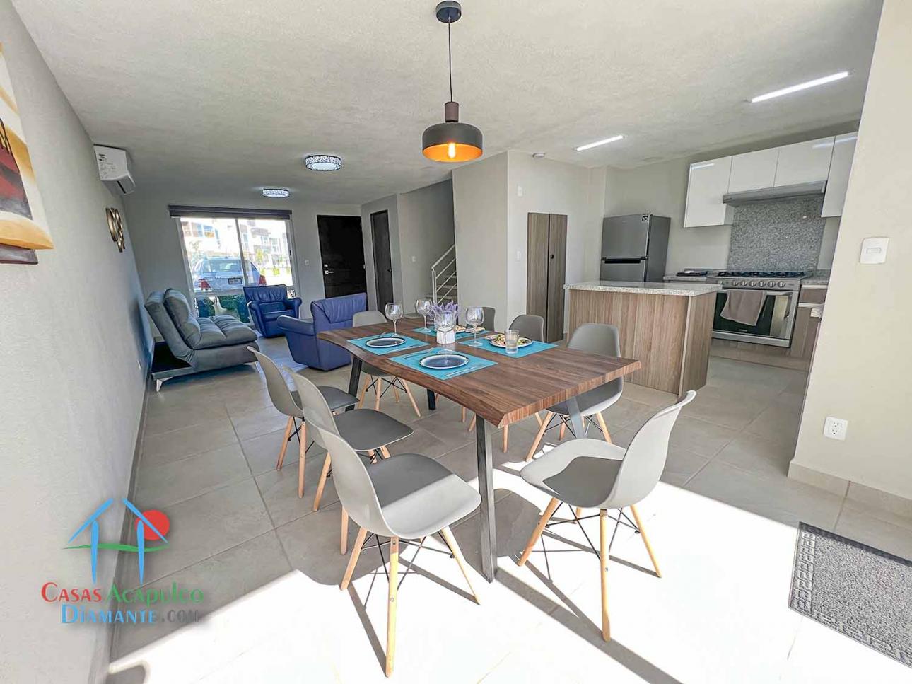 Casa en renta. Incluye mantenimiento. Jardín privado