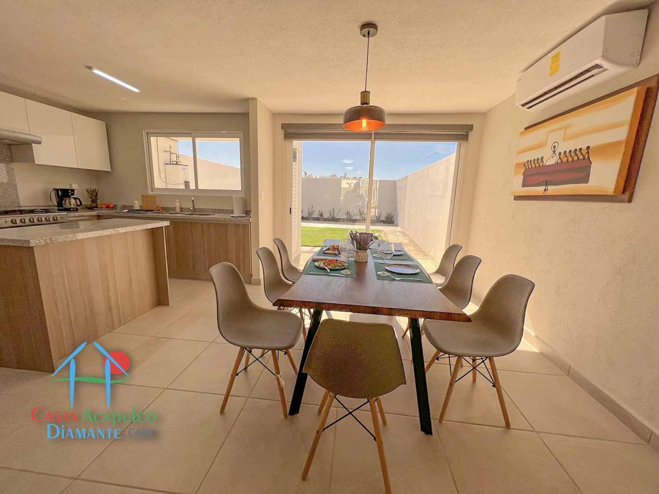Casa en renta. Incluye mantenimiento. Jardín privado