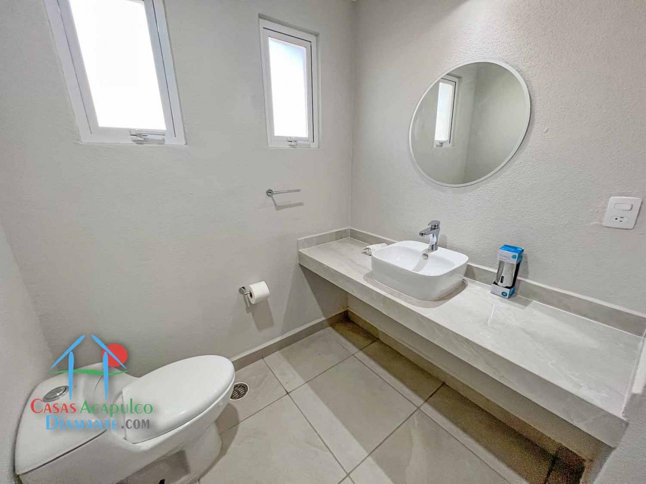 Casa en renta. Incluye mantenimiento. Jardín privado