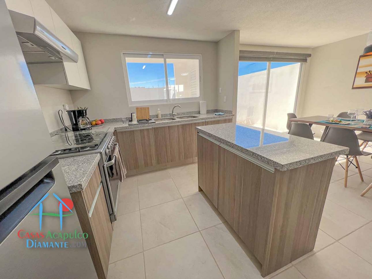 Casa en renta. Incluye mantenimiento. Jardín privado